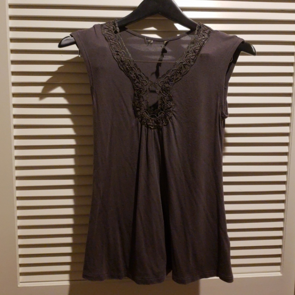 Banana republic lace neckline womens top